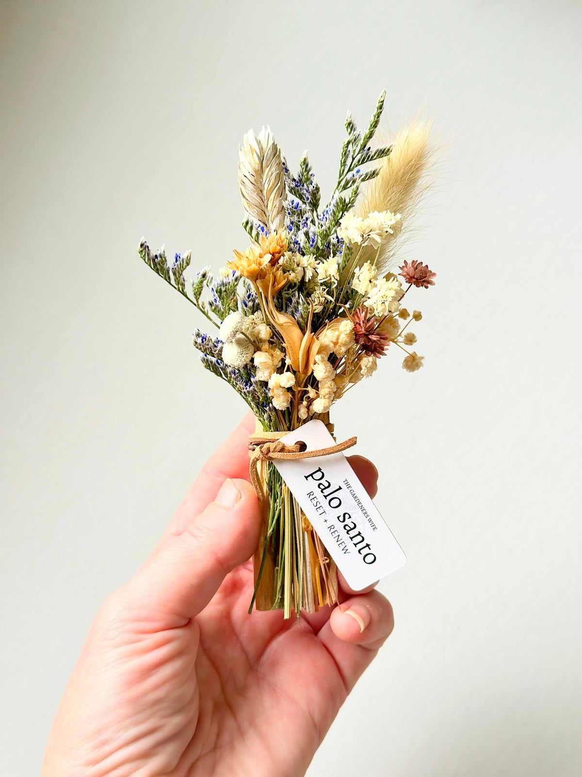 CLARITY + GROUNDING | Palo Santo + Flora
